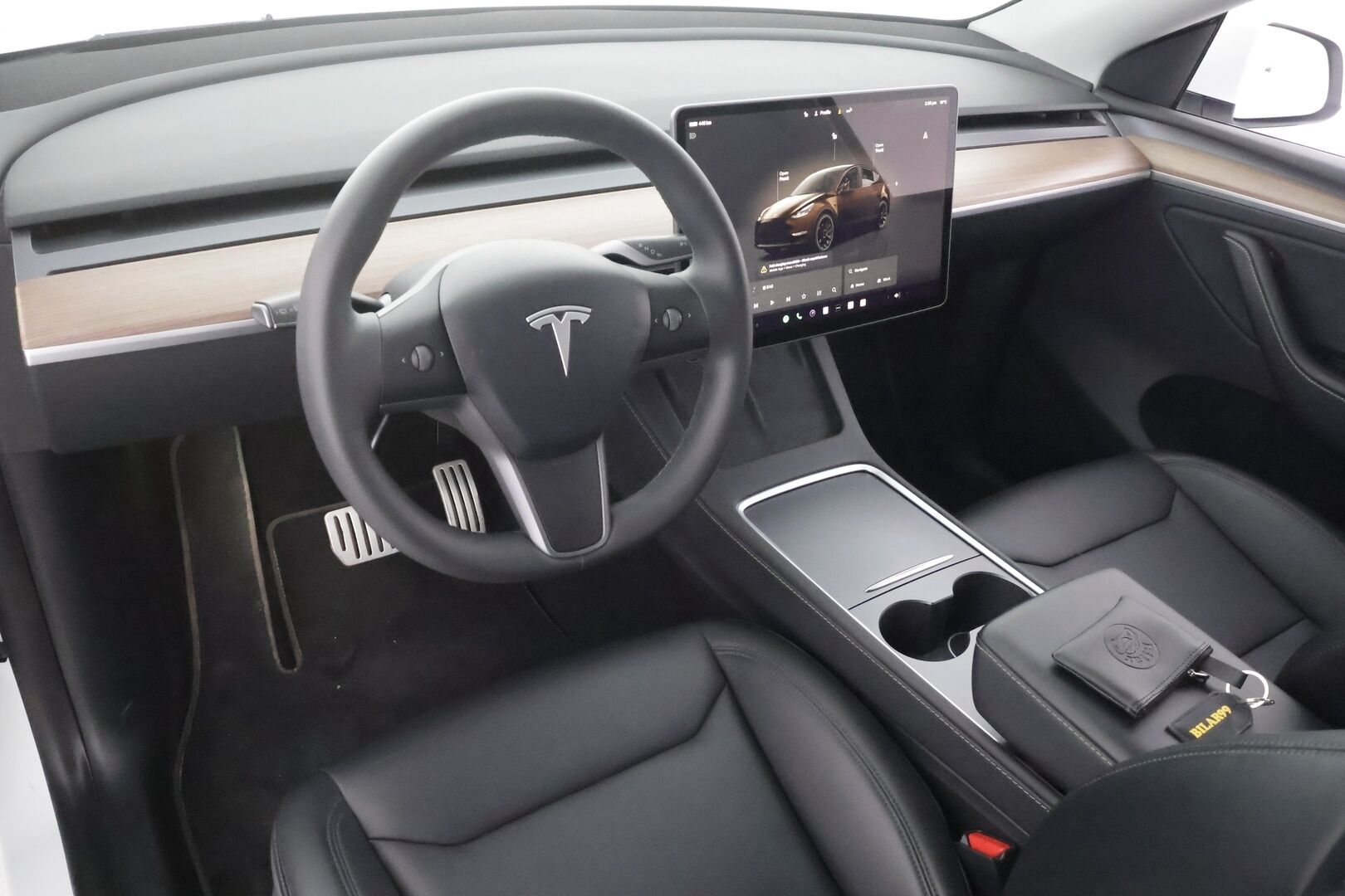 Tesla Model Y 2024 Performance - | Koukku | ILP | Lasikatto | Matrix-LED | P.Kamera | Mustat nahat | Premium Audio | Ratinlämmitin | ALV |