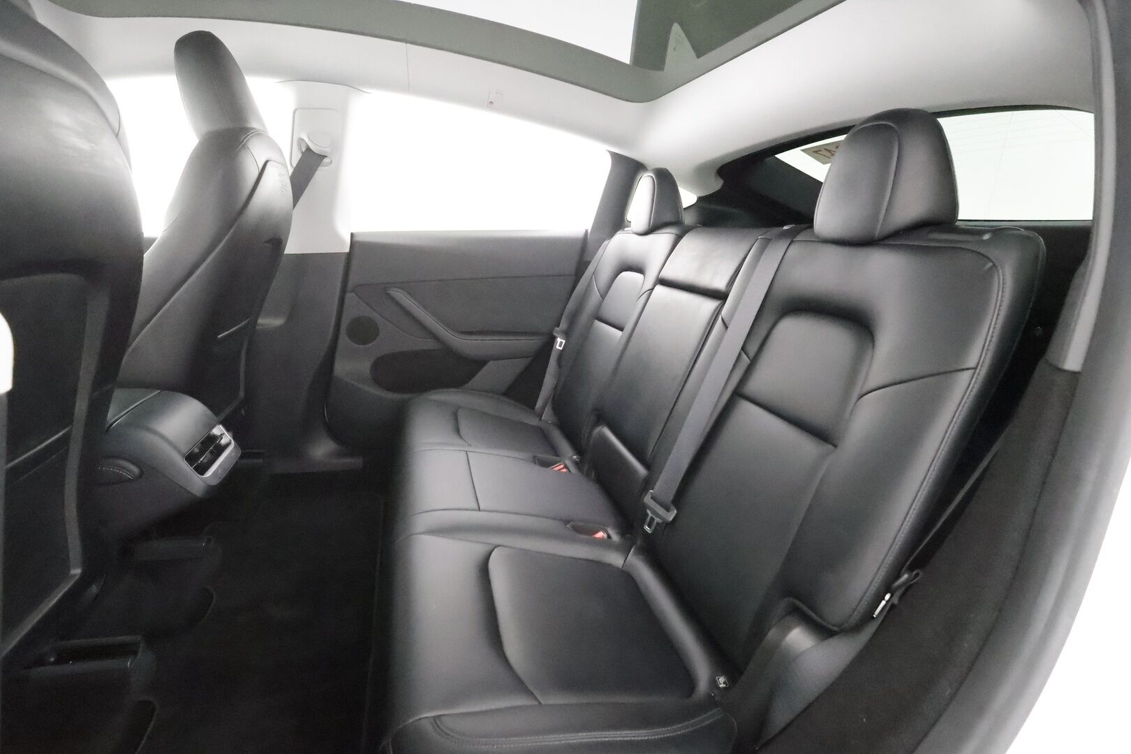 Tesla Model Y 2024 Performance - | Koukku | ILP | Lasikatto | Matrix-LED | P.Kamera | Mustat nahat | Premium Audio | Ratinlämmitin | ALV |