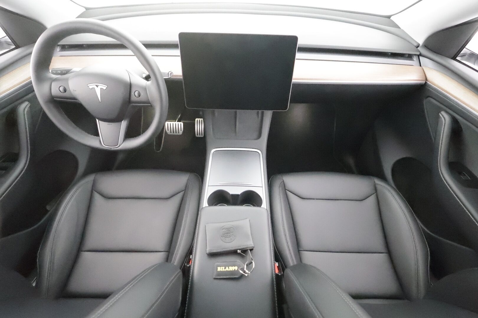 Tesla Model Y 2024 Performance - | Koukku | ILP | Lasikatto | Matrix-LED | P.Kamera | Mustat nahat | Premium Audio | Ratinlämmitin | ALV |