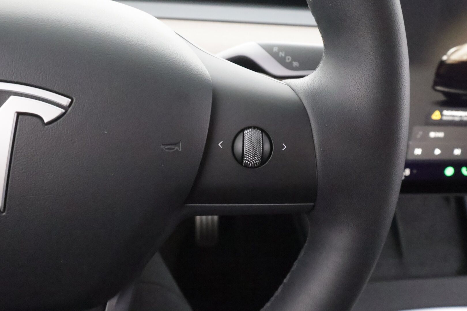 Tesla Model Y 2024 Performance - | Koukku | ILP | Lasikatto | Matrix-LED | P.Kamera | Mustat nahat | Premium Audio | Ratinlämmitin | ALV |