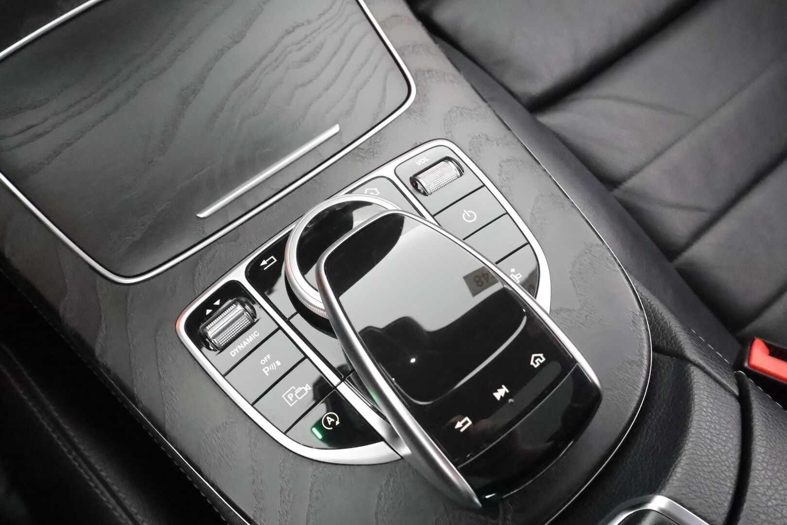 MERCEDES-BENZ E 2017 300 A Coupe AMG  -  Distronic+ | Sporttinahat muistilla | Multibeam LED | Kattoluukku | P.kamera | Steering pilot | Ambient | Navi | Kahdet renkaat vanteilla |