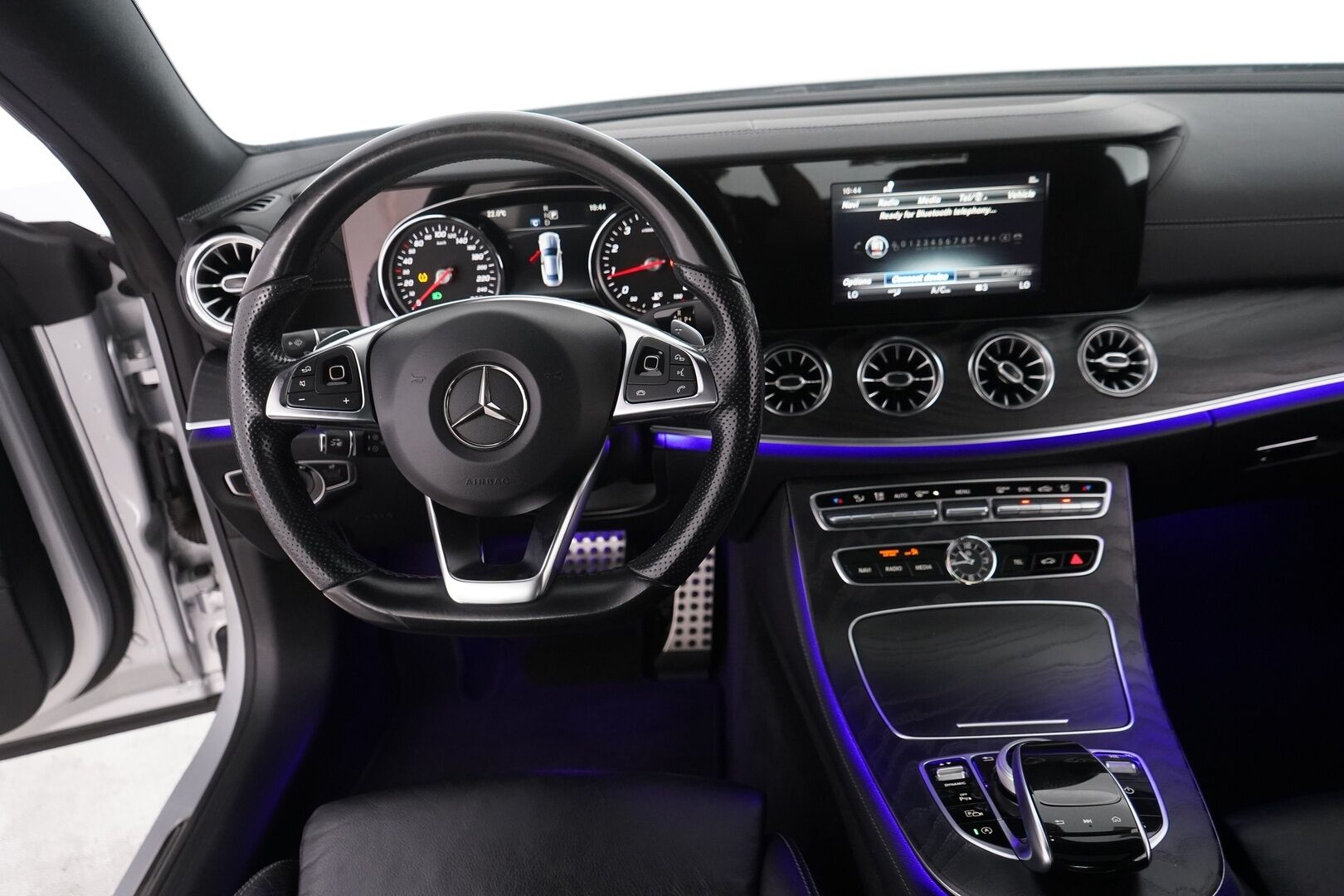 MERCEDES-BENZ E 2017 300 A Coupe AMG  -  Distronic+ | Sporttinahat muistilla | Multibeam LED | Kattoluukku | P.kamera | Steering pilot | Ambient | Navi | Kahdet renkaat vanteilla |