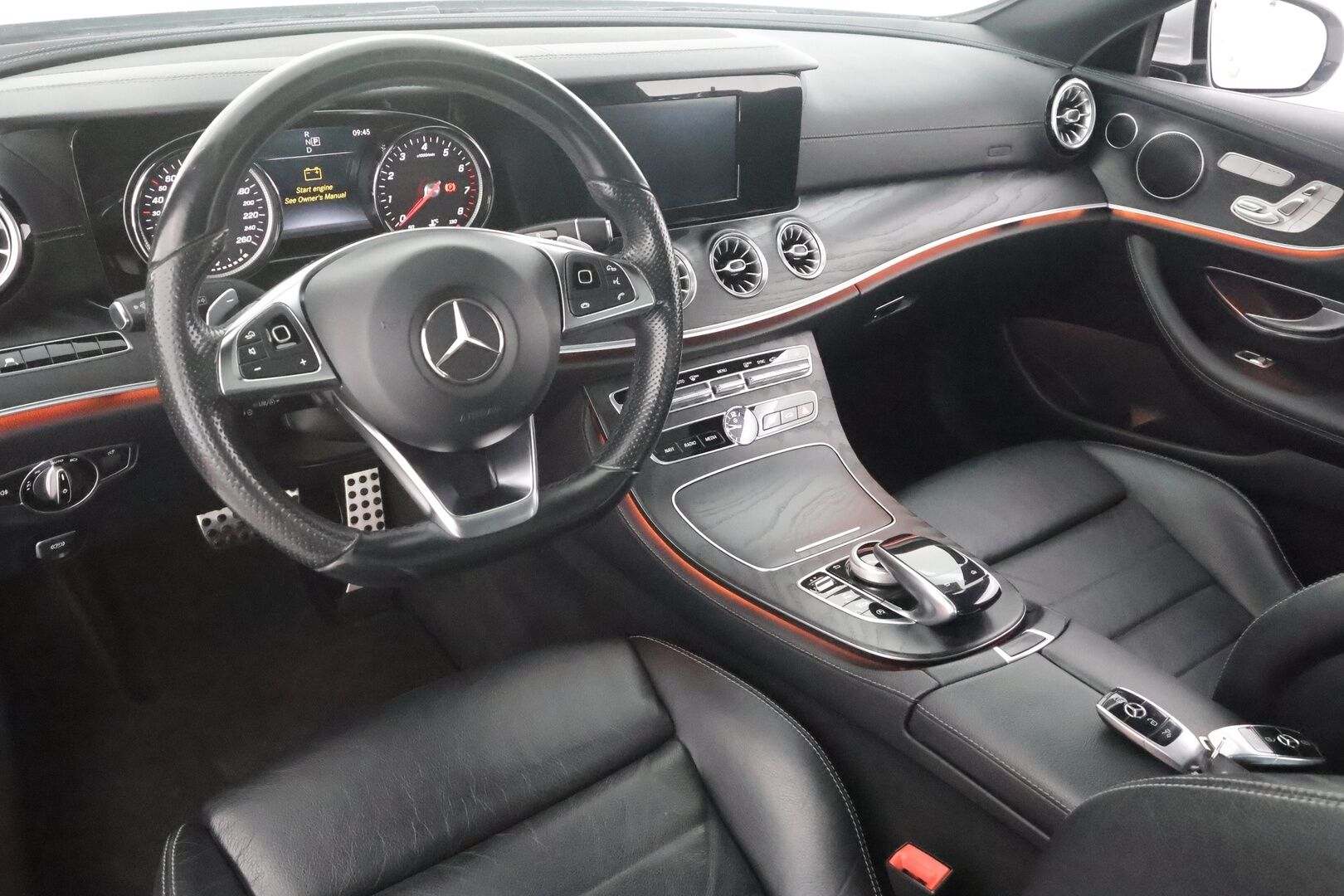 MERCEDES-BENZ E 2017 300 A Coupe AMG  -  Distronic+ | Sporttinahat muistilla | Multibeam LED | Kattoluukku | P.kamera | Steering pilot | Ambient | Navi | Kahdet renkaat vanteilla |