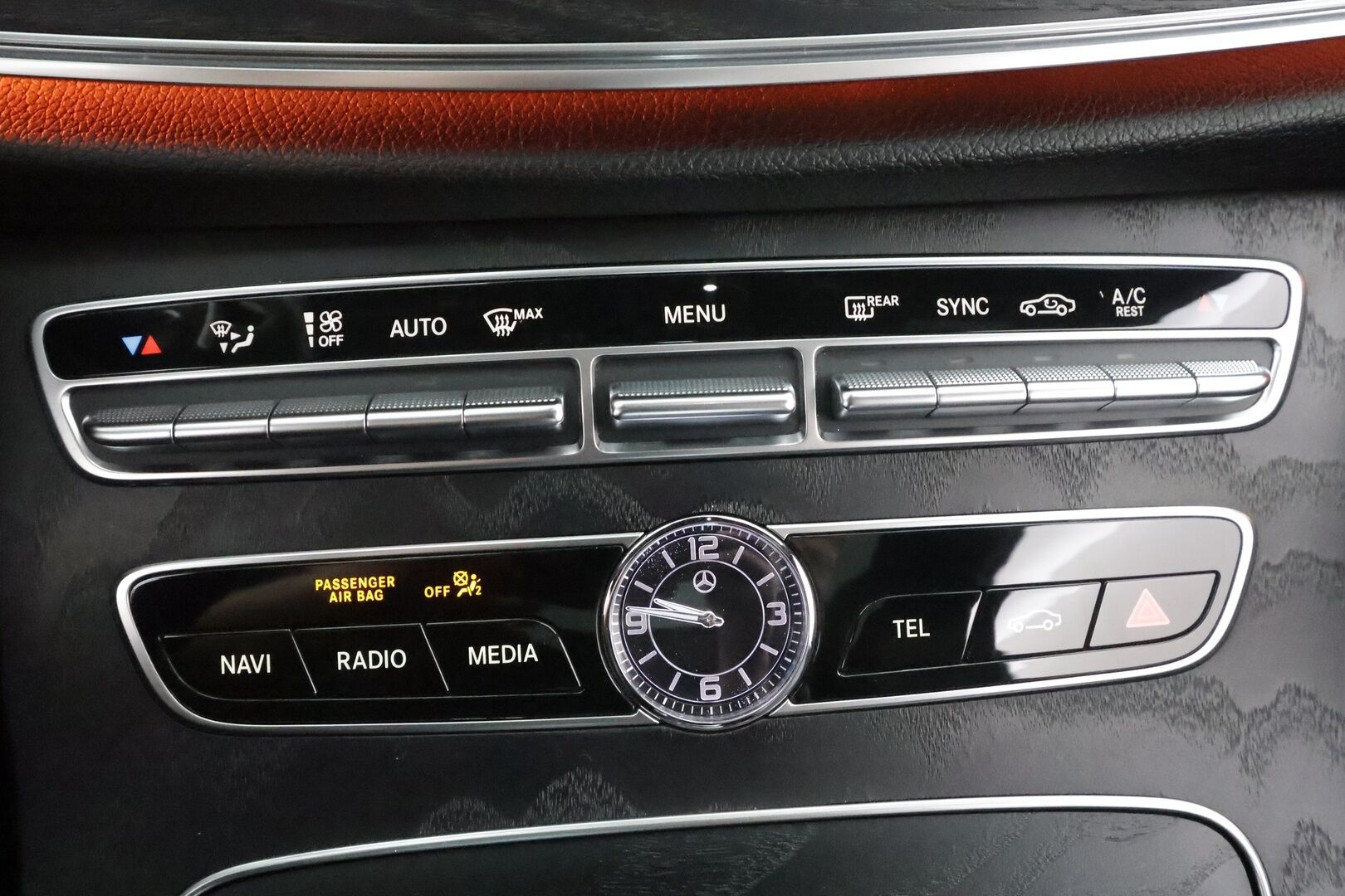 MERCEDES-BENZ E 2017 300 A Coupe AMG  -  Distronic+ | Sporttinahat muistilla | Multibeam LED | Kattoluukku | P.kamera | Steering pilot | Ambient | Navi | Kahdet renkaat vanteilla |