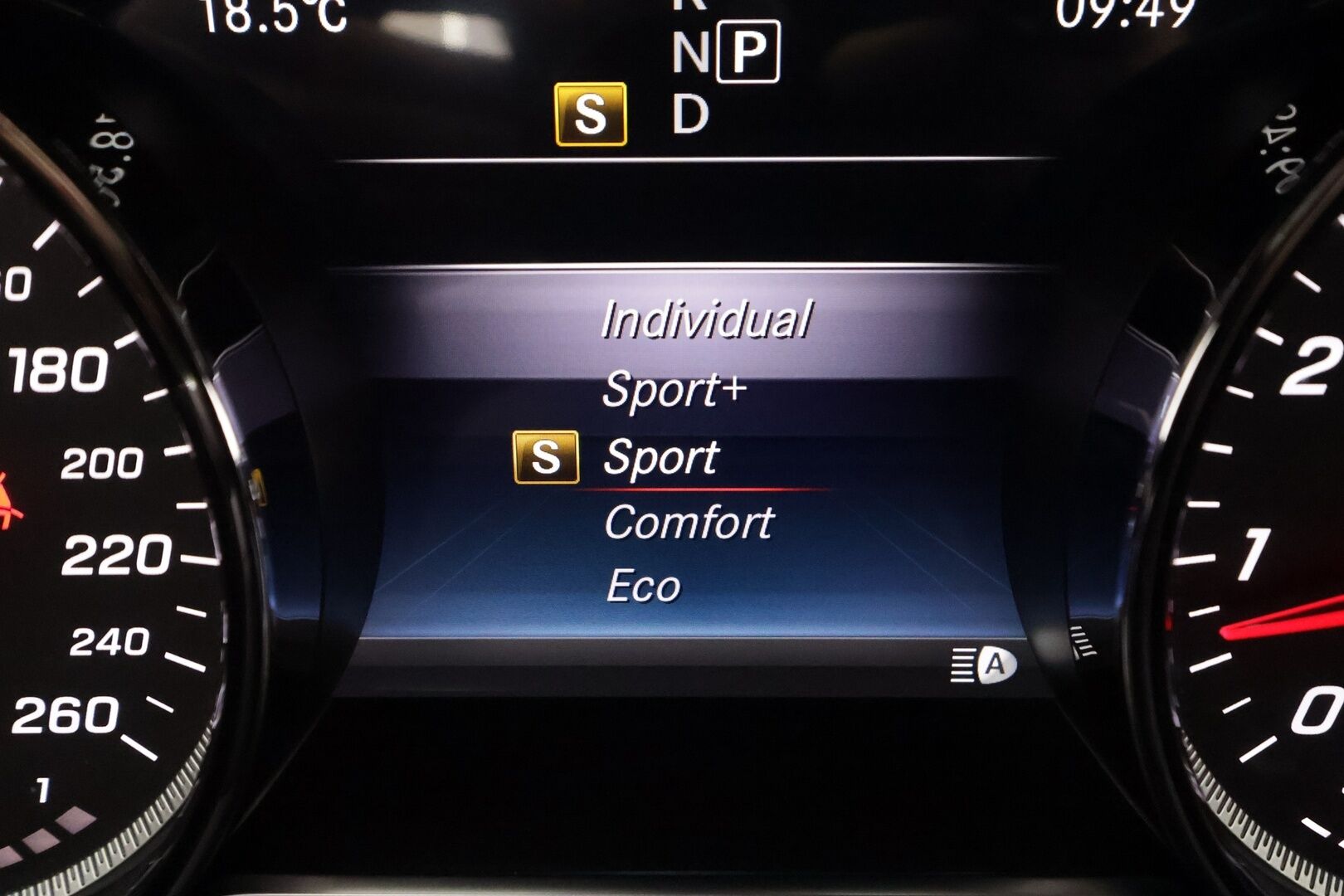 MERCEDES-BENZ E 2017 300 A Coupe AMG  -  Distronic+ | Sporttinahat muistilla | Multibeam LED | Kattoluukku | P.kamera | Steering pilot | Ambient | Navi | Kahdet renkaat vanteilla |