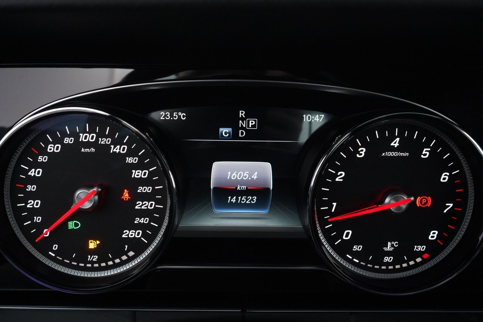 MERCEDES-BENZ E 2017 300 A Coupe AMG  -  Distronic+ | Sporttinahat muistilla | Multibeam LED | Kattoluukku | P.kamera | Steering pilot | Ambient | Navi | Kahdet renkaat vanteilla |