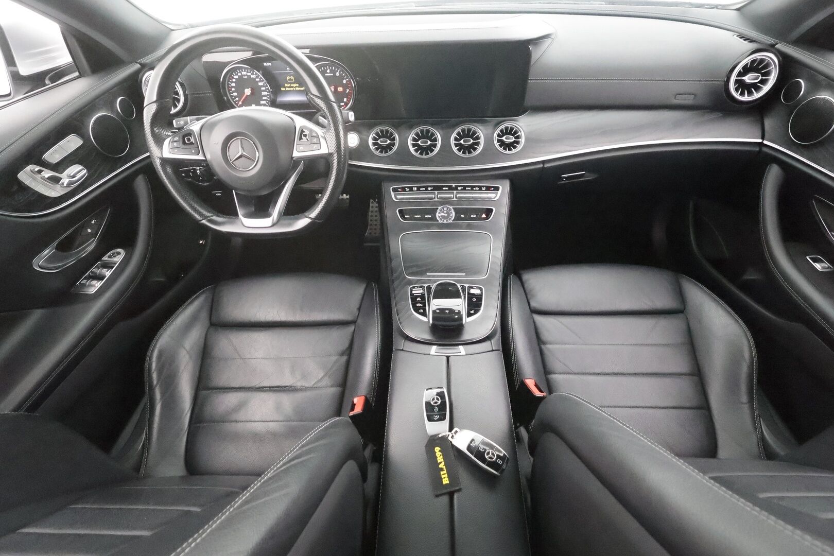 MERCEDES-BENZ E 2017 300 A Coupe AMG  -  Distronic+ | Sporttinahat muistilla | Multibeam LED | Kattoluukku | P.kamera | Steering pilot | Ambient | Navi | Kahdet renkaat vanteilla |