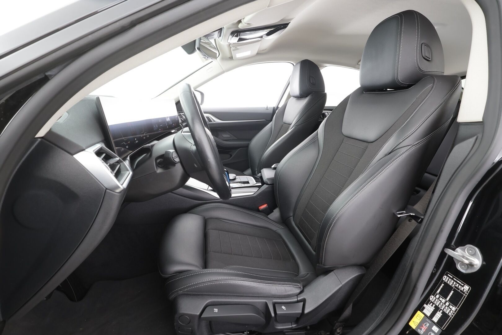 BMW I4 2022 eDrive40 Gran Coupé - | ACC | Koukku | HUD | Laser-LED | Sporttipenkit | P.Kamera | Akuston esilämmitys | Sähköluukku | Navi | Ratinlämmitin | Kahdet renkaat aluvanteilla | Hyvät varusteet |