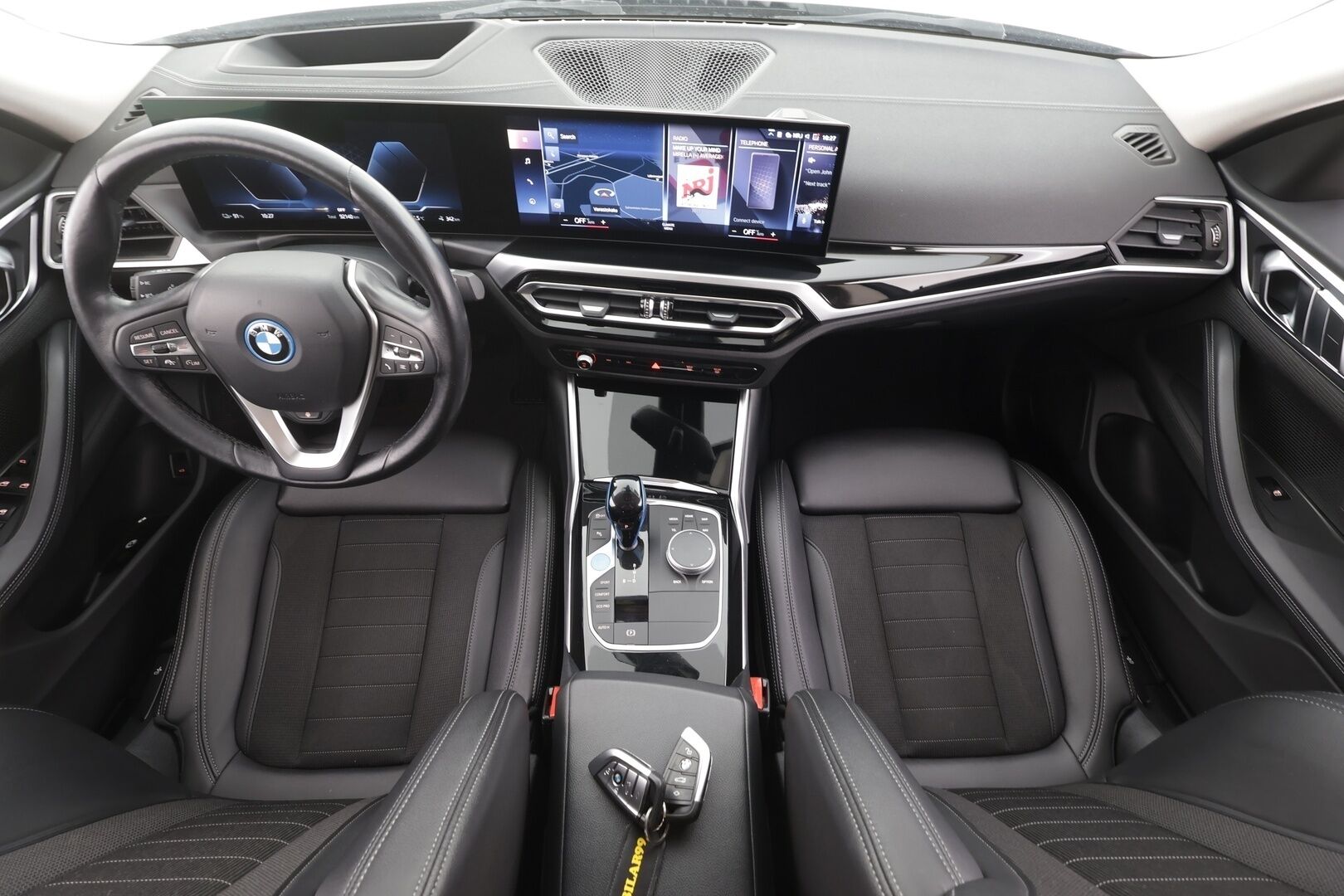BMW I4 2022 eDrive40 Gran Coupé - | ACC | Koukku | HUD | Laser-LED | Sporttipenkit | P.Kamera | Akuston esilämmitys | Sähköluukku | Navi | Ratinlämmitin | Kahdet renkaat aluvanteilla | Hyvät varusteet |