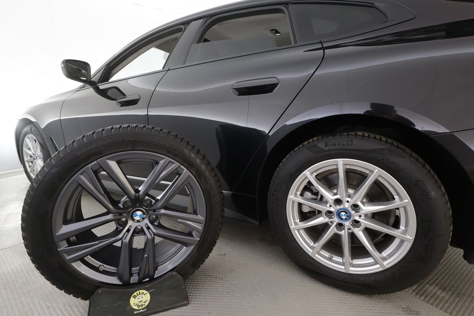 BMW I4 2022 eDrive40 Gran Coupé - | ACC | Koukku | HUD | Laser-LED | Sporttipenkit | P.Kamera | Akuston esilämmitys | Sähköluukku | Navi | Ratinlämmitin | Kahdet renkaat aluvanteilla | Hyvät varusteet |