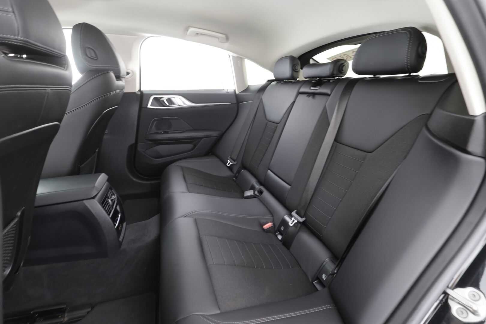 BMW I4 2022 eDrive40 Gran Coupé - | ACC | Koukku | HUD | Laser-LED | Sporttipenkit | P.Kamera | Akuston esilämmitys | Sähköluukku | Navi | Ratinlämmitin | Kahdet renkaat aluvanteilla | Hyvät varusteet |