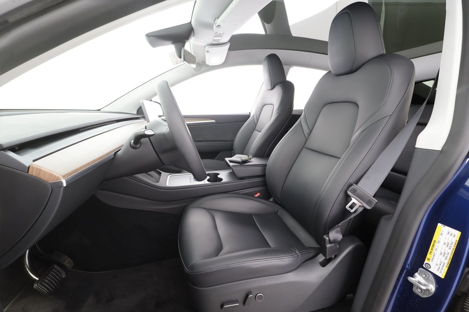 TESLA MODEL Y 2024 RWD - | ILP | Lasikatto | ACC | Matrix-LED | P.Kamera | Muistipenkki | Premium Audio | Navi | Kaistavahti | Keyless | 2x Latauskaapelit | Kahdet renkaat |