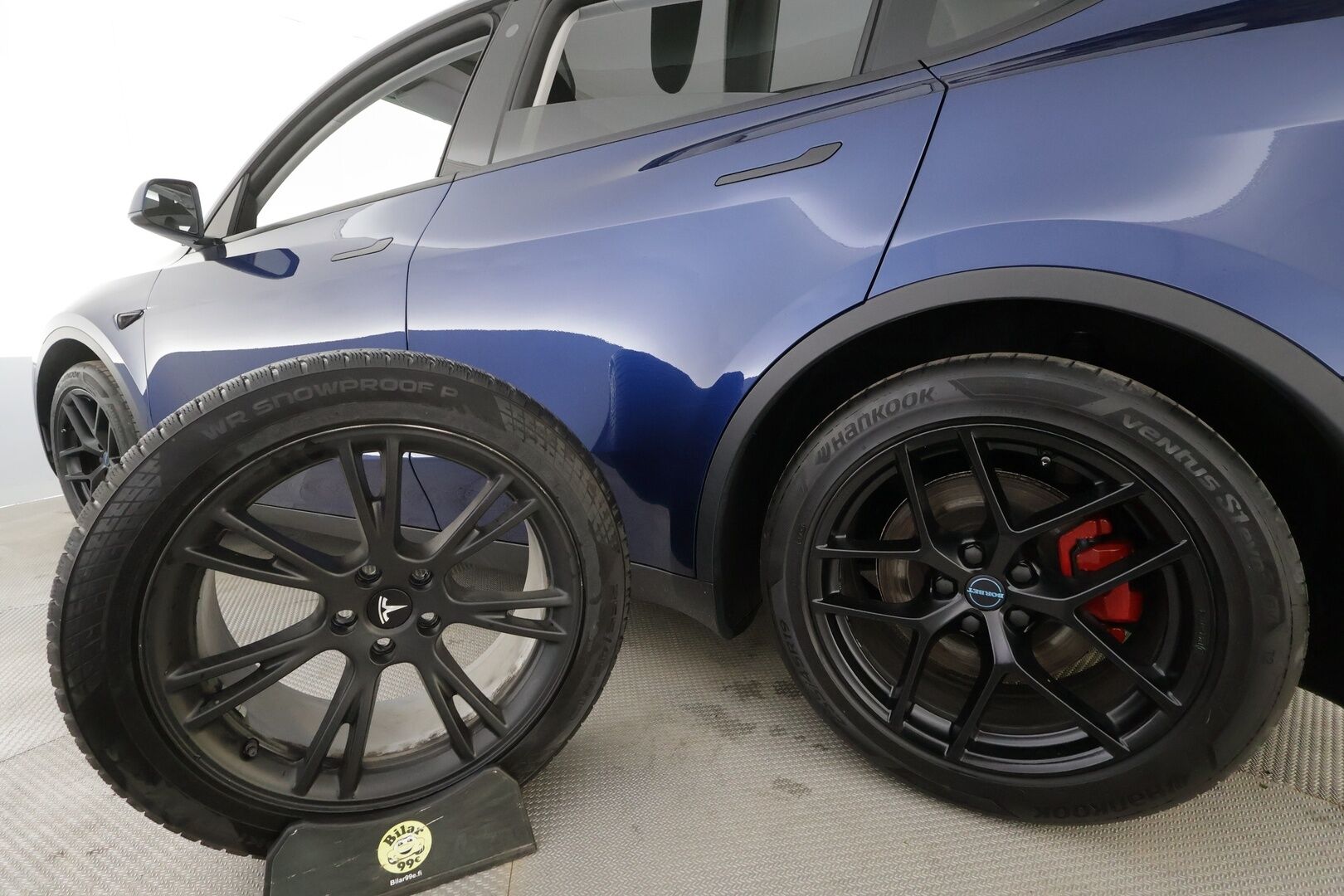 TESLA MODEL Y 2024 RWD - | ILP | Lasikatto | ACC | Matrix-LED | P.Kamera | Muistipenkki | Premium Audio | Navi | Kaistavahti | Keyless | 2x Latauskaapelit | Kahdet renkaat |
