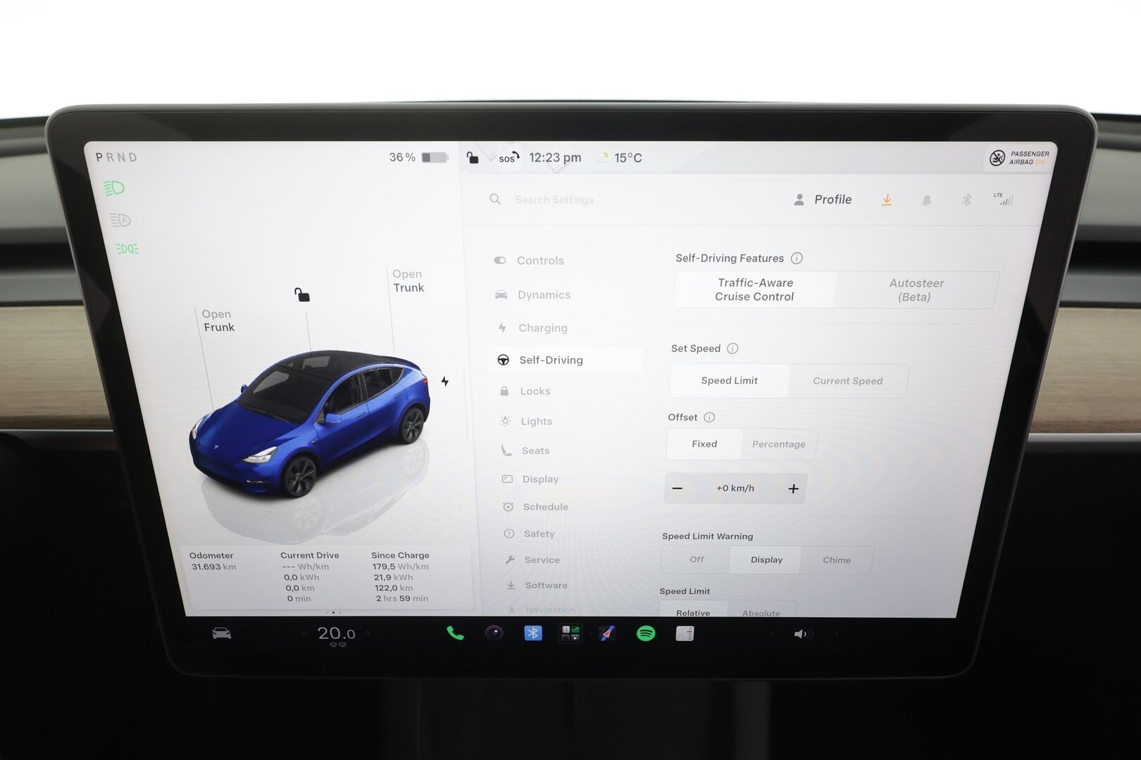 TESLA MODEL Y 2024 RWD - | ILP | Lasikatto | ACC | Matrix-LED | P.Kamera | Muistipenkki | Premium Audio | Navi | Kaistavahti | Keyless | 2x Latauskaapelit | Kahdet renkaat |