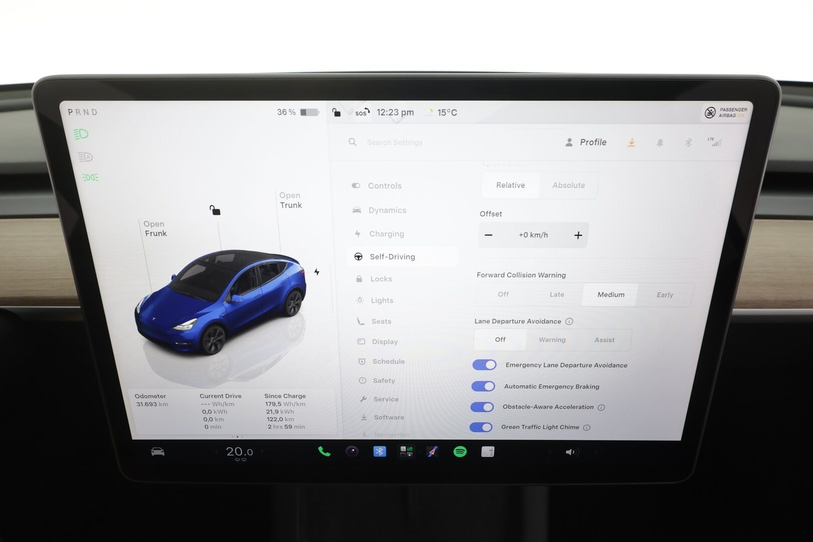 TESLA MODEL Y 2024 RWD - | ILP | Lasikatto | ACC | Matrix-LED | P.Kamera | Muistipenkki | Premium Audio | Navi | Kaistavahti | Keyless | 2x Latauskaapelit | Kahdet renkaat |