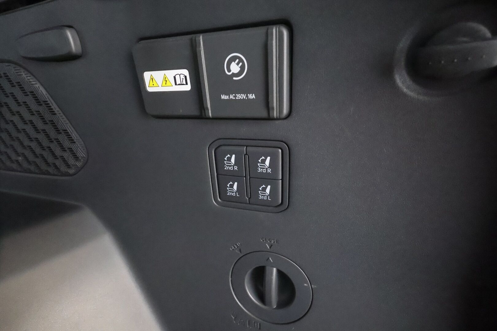 KIA EV9 2024 GT-Line AWD 99,8kWh 384hv 6P - | ACC | HUD | ILP | Meridian | Mukavuusistuimet | 360° | Ilmastoidut nahat | Akuston esilämmitys | LED | Navi | Keyless | Ratinlämmitin | Merkkihuollettu | ALV | Huippuvarusteet |