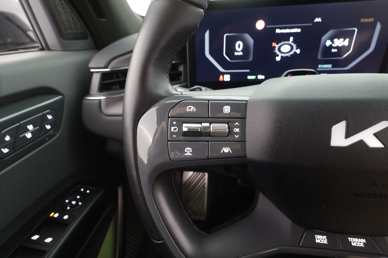 KIA EV9 2024 GT-Line AWD 99,8kWh 384hv 6P - | ACC | HUD | ILP | Meridian | Mukavuusistuimet | 360° | Ilmastoidut nahat | Akuston esilämmitys | LED | Navi | Keyless | Ratinlämmitin | Merkkihuollettu | ALV | Huippuvarusteet |