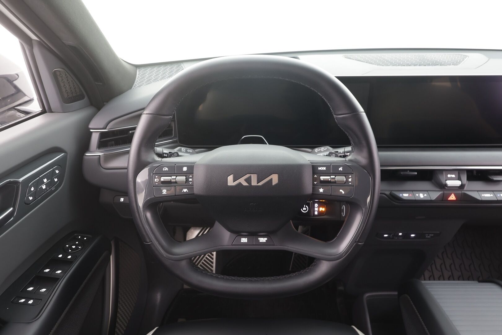 KIA EV9 2024 GT-Line AWD 99,8kWh 384hv 6P - | ACC | HUD | ILP | Meridian | Mukavuusistuimet | 360° | Ilmastoidut nahat | Akuston esilämmitys | LED | Navi | Keyless | Ratinlämmitin | Merkkihuollettu | ALV | Huippuvarusteet |