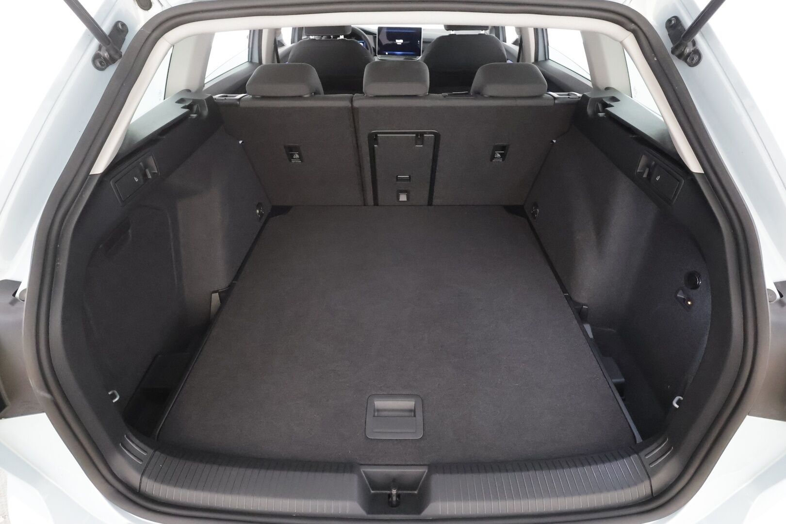 Volkswagen Golf 2025 Variant Comfort Business 1,5 eTSI 110 kW MHEV DSG - | ACC | Pa-Lisälämmitin | Koukku | P.tutkat | LED | Ratinlämmitys |Apple&Android | Merkkihuollettu | Kahdet Renkaat |