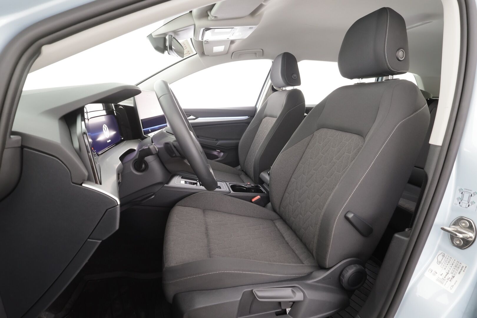 Volkswagen Golf 2025 Variant Comfort Business 1,5 eTSI 110 kW MHEV DSG - | ACC | Pa-Lisälämmitin | Koukku | P.tutkat | LED | Ratinlämmitys |Apple&Android | Merkkihuollettu | Kahdet Renkaat |