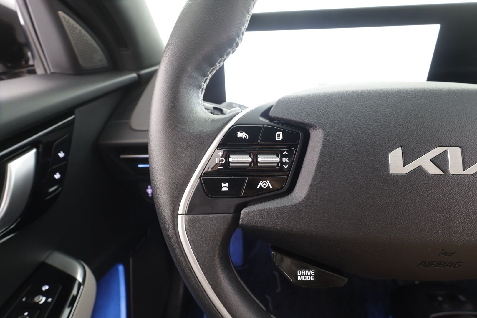 KIA EV6 2022 GT-Line AWD 77 kWh 325 hv - | ACC | ILP | Koukku | HUD | Meridian | 360° | Ilmastoidut relax-penkit | Muistipenkki | Ambient | Akuston esilämmitys | 2x Kia alut | ALV | 