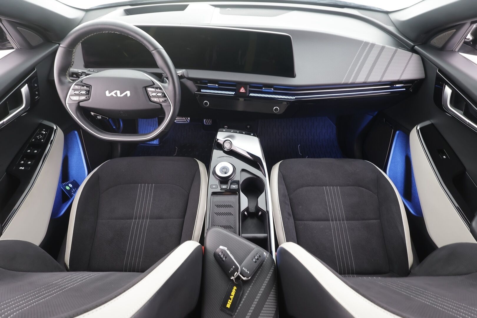 KIA EV6 2022 GT-Line AWD 77 kWh 325 hv - | ACC | ILP | Koukku | HUD | Meridian | 360° | Ilmastoidut relax-penkit | Muistipenkki | Ambient | Akuston esilämmitys | 2x Kia alut | ALV | 
