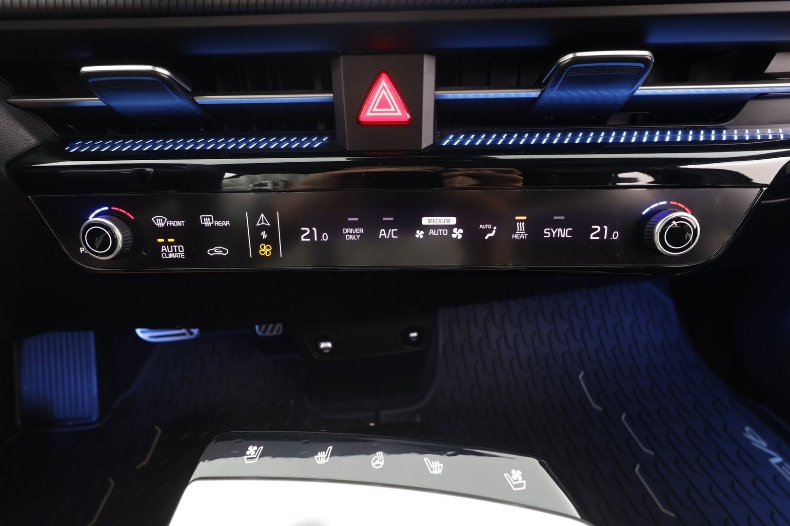 KIA EV6 2022 GT-Line AWD 77 kWh 325 hv - | ACC | ILP | Koukku | HUD | Meridian | 360° | Ilmastoidut relax-penkit | Muistipenkki | Ambient | Akuston esilämmitys | 2x Kia alut | ALV | 