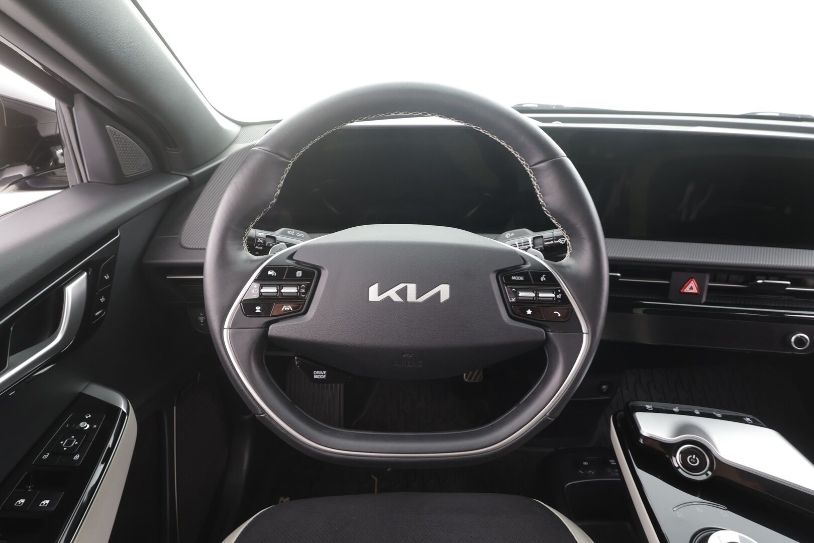 KIA EV6 2022 GT-Line AWD 77 kWh 325 hv - | ACC | ILP | Koukku | HUD | Meridian | 360° | Ilmastoidut relax-penkit | Muistipenkki | Ambient | Akuston esilämmitys | 2x Kia alut | ALV | 