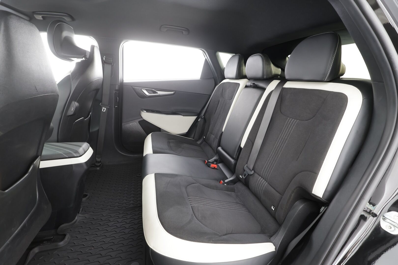 KIA EV6 2022 GT-Line AWD 77 kWh 325 hv - | ACC | ILP | Koukku | HUD | Meridian | 360° | Ilmastoidut relax-penkit | Muistipenkki | Ambient | Akuston esilämmitys | 2x Kia alut | ALV | 