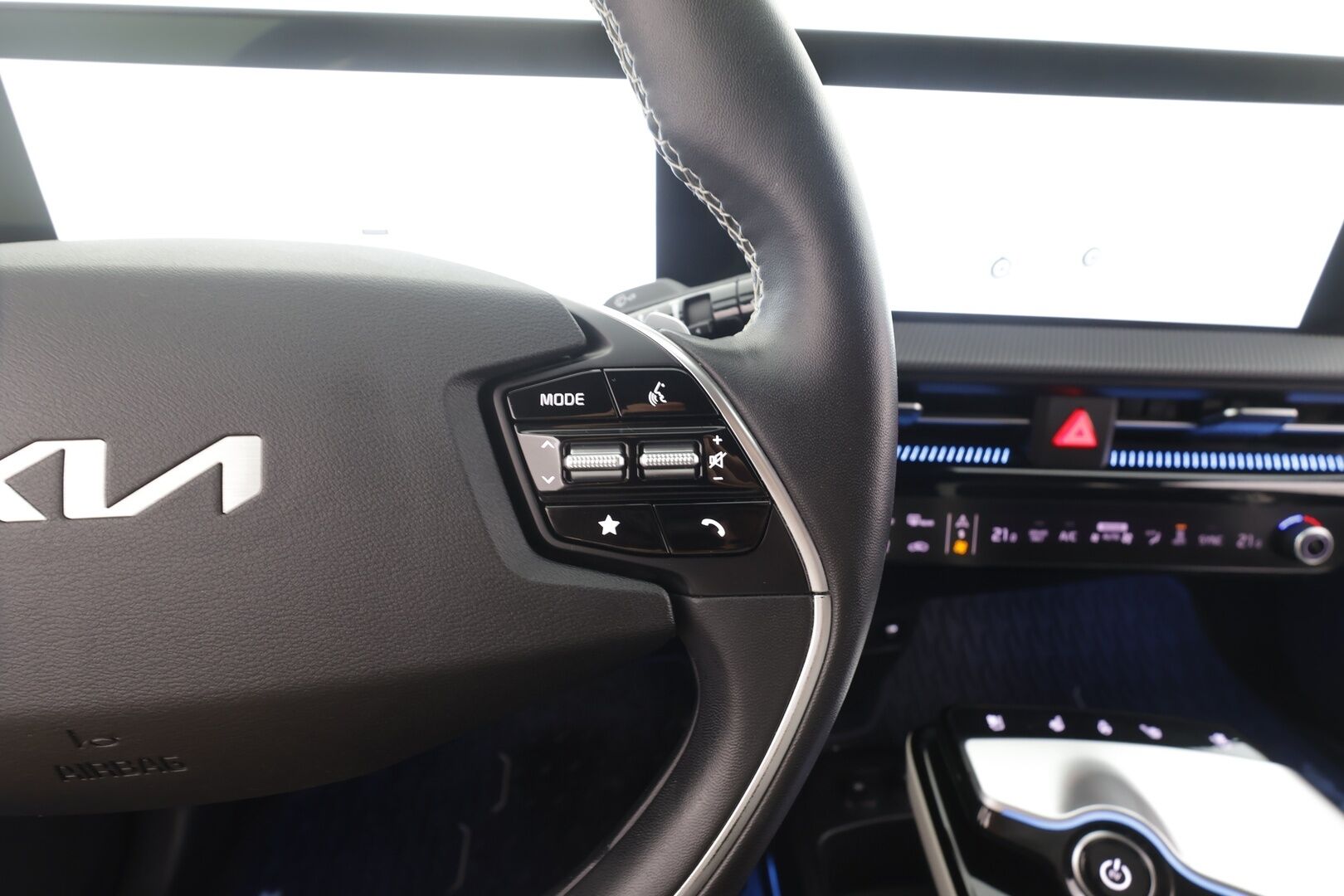 KIA EV6 2022 GT-Line AWD 77 kWh 325 hv - | ACC | ILP | Koukku | HUD | Meridian | 360° | Ilmastoidut relax-penkit | Muistipenkki | Ambient | Akuston esilämmitys | 2x Kia alut | ALV | 