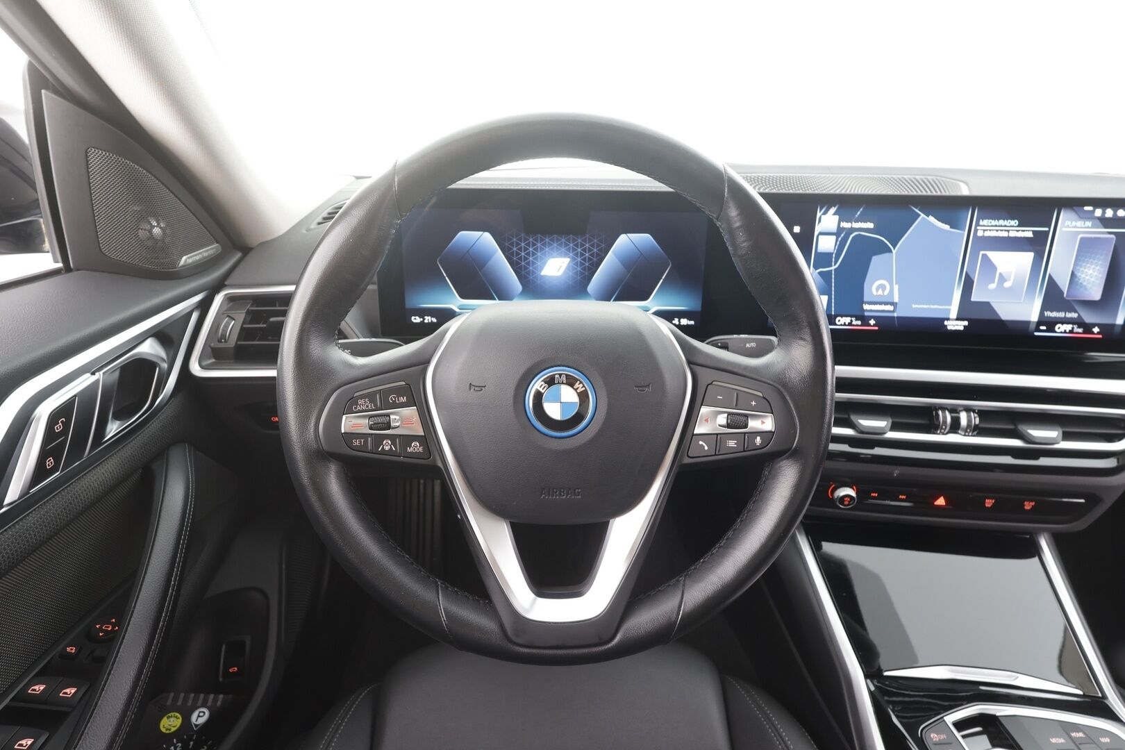BMW I4 2024 eDrive40 - | ACC | Lisälämmitin | Koukku | Widescreen | 360-Kamera | H/K | LED | Puolinahat | Apple&Android | Merkkihuollettu | Kahdet Renkaat |