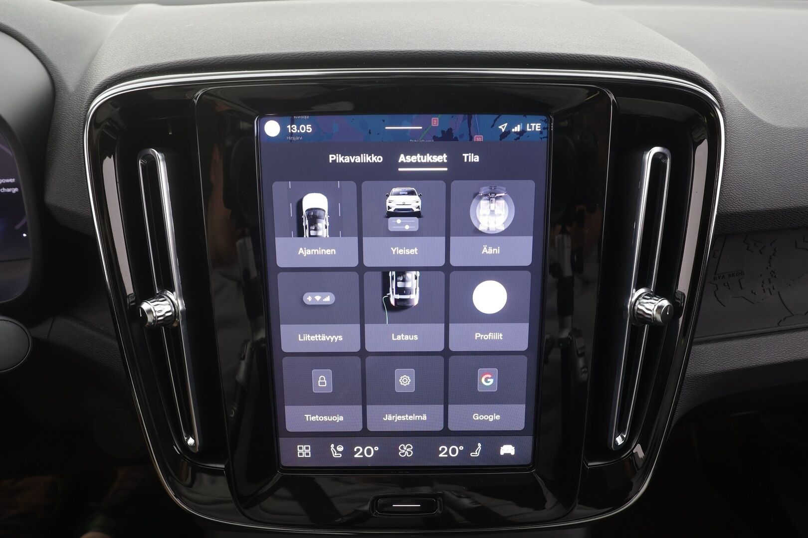 Volvo C40 2023 Recharge Twin Plus  - | ACC | ILP | Koukku | Lasikatto | P.Kamera | Muistipenkki | LED | Navi | BLIS | Keyless | Ratinlämmitin | ALV | Kahdet renkaat aluvanteilla | Merkkihuollettu | 