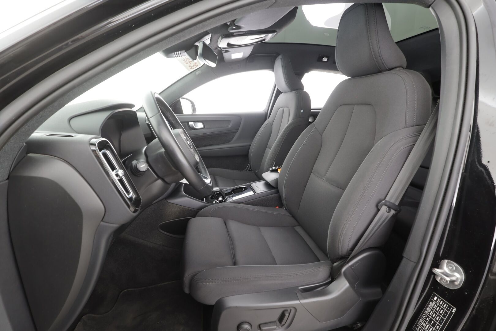 Volvo C40 2023 Recharge Twin Plus  - | ACC | ILP | Koukku | Lasikatto | P.Kamera | Muistipenkki | LED | Navi | BLIS | Keyless | Ratinlämmitin | ALV | Kahdet renkaat aluvanteilla | Merkkihuollettu | 