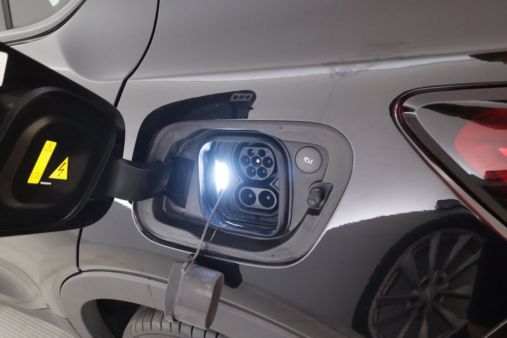 Volvo C40 2023 Recharge Twin Plus  - | ACC | ILP | Koukku | Lasikatto | P.Kamera | Muistipenkki | LED | Navi | BLIS | Keyless | Ratinlämmitin | ALV | Kahdet renkaat aluvanteilla | Merkkihuollettu | 
