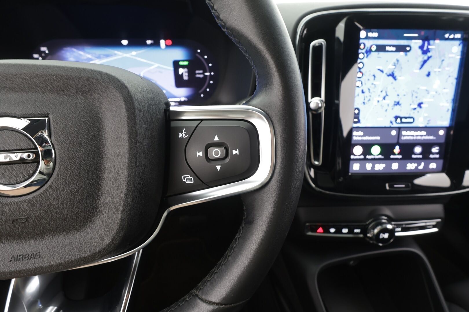 Volvo C40 2023 Recharge Twin Plus  - | ACC | ILP | Koukku | Lasikatto | P.Kamera | Muistipenkki | LED | Navi | BLIS | Keyless | Ratinlämmitin | ALV | Kahdet renkaat aluvanteilla | Merkkihuollettu | 