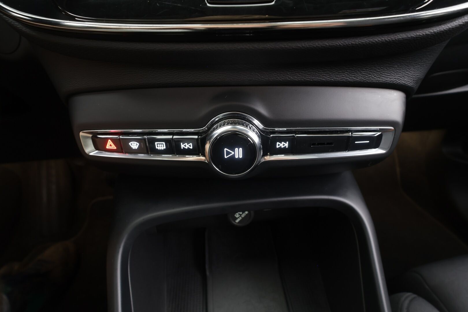 Volvo C40 2023 Recharge Twin Plus  - | ACC | ILP | Koukku | Lasikatto | P.Kamera | Muistipenkki | LED | Navi | BLIS | Keyless | Ratinlämmitin | ALV | Kahdet renkaat aluvanteilla | Merkkihuollettu | 