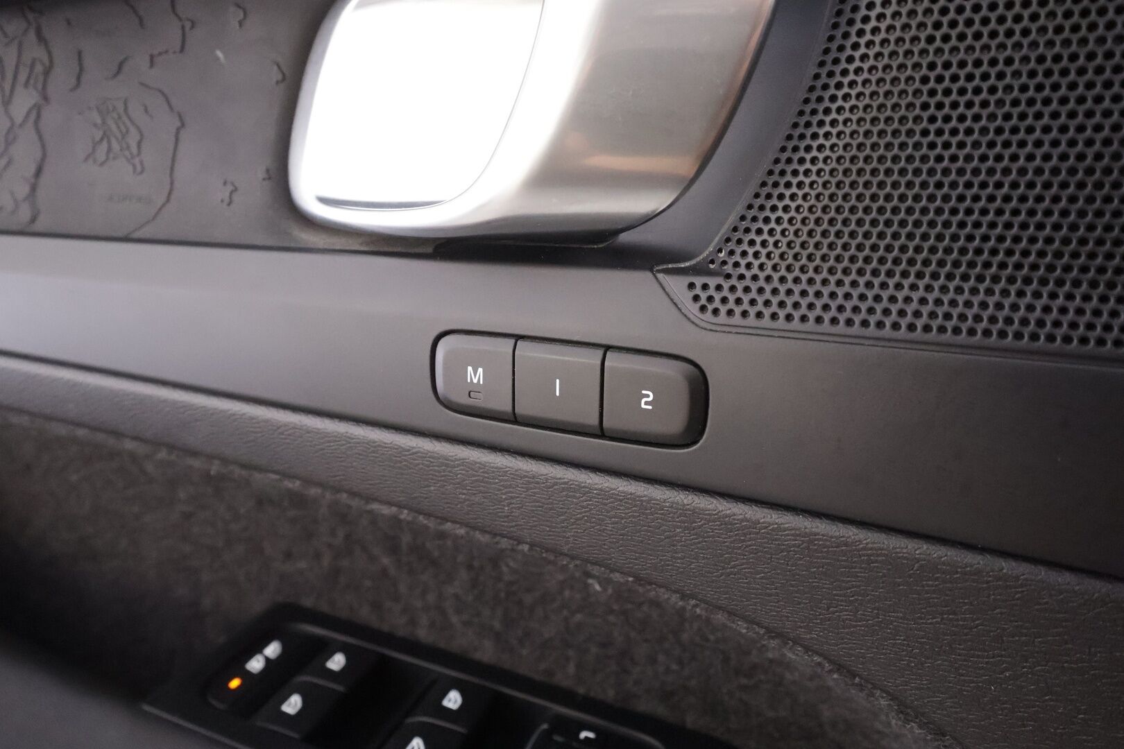 Volvo C40 2023 Recharge Twin Plus  - | ACC | ILP | Koukku | Lasikatto | P.Kamera | Muistipenkki | LED | Navi | BLIS | Keyless | Ratinlämmitin | ALV | Kahdet renkaat aluvanteilla | Merkkihuollettu | 