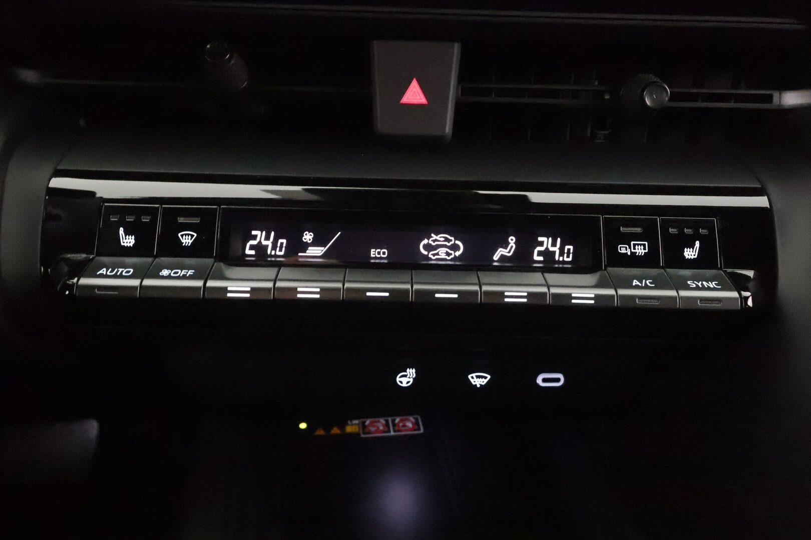Toyota C-HR 2025 2.0 Plug-in Hybrid Launch Edition - | ACC | ILP | Kaistavahti | P.Kamera | Digimittari | Katvevaroitin | Keyless | Sähköluukku | Ratinlämmitin | Navi | LED | Apple&Android | ALV | 