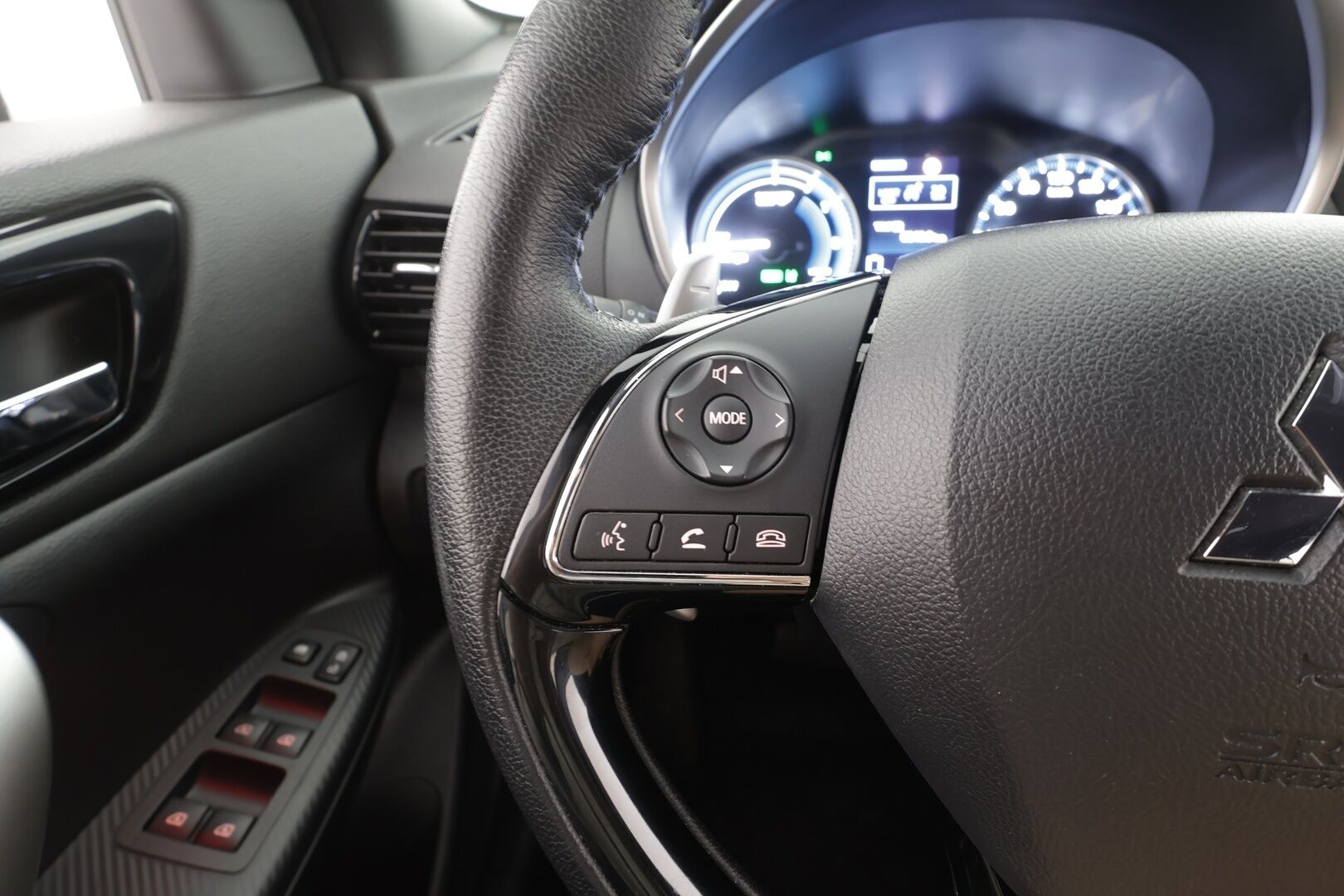 MITSUBISHI ECLIPSE CROSS 2023 2.4 PHEV Invite Plus 4WD - | LED | Nahka-alcantara | P.kamera | Sähköpenkki | Tutkat eteen ja taakse | Keyless | Apple & Android | 2x renkaat aluin | ALV | 