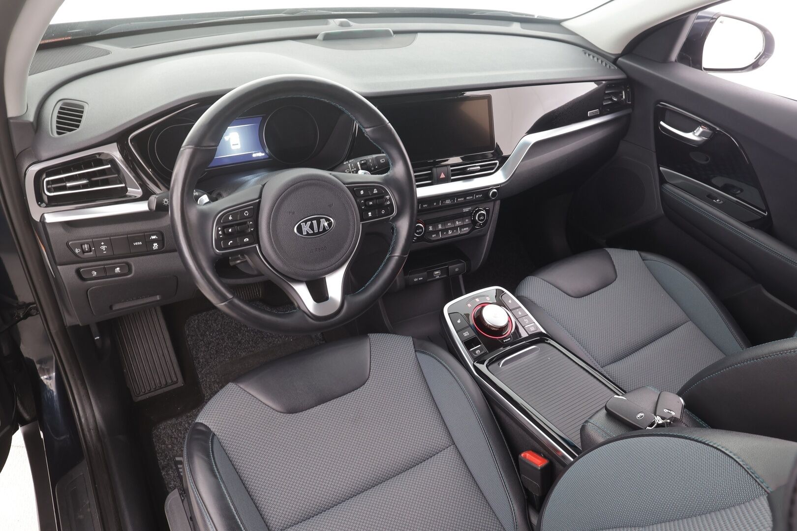 KIA NIRO ELECTRIC 2021 64kWh 204hv Electric Advance - | ACC | ILP | Puolinahat | P.kamera | Lane Following Assist | Lämm. ratti | Apple & Android | Keyless | Merkkihuollot | ALV | 