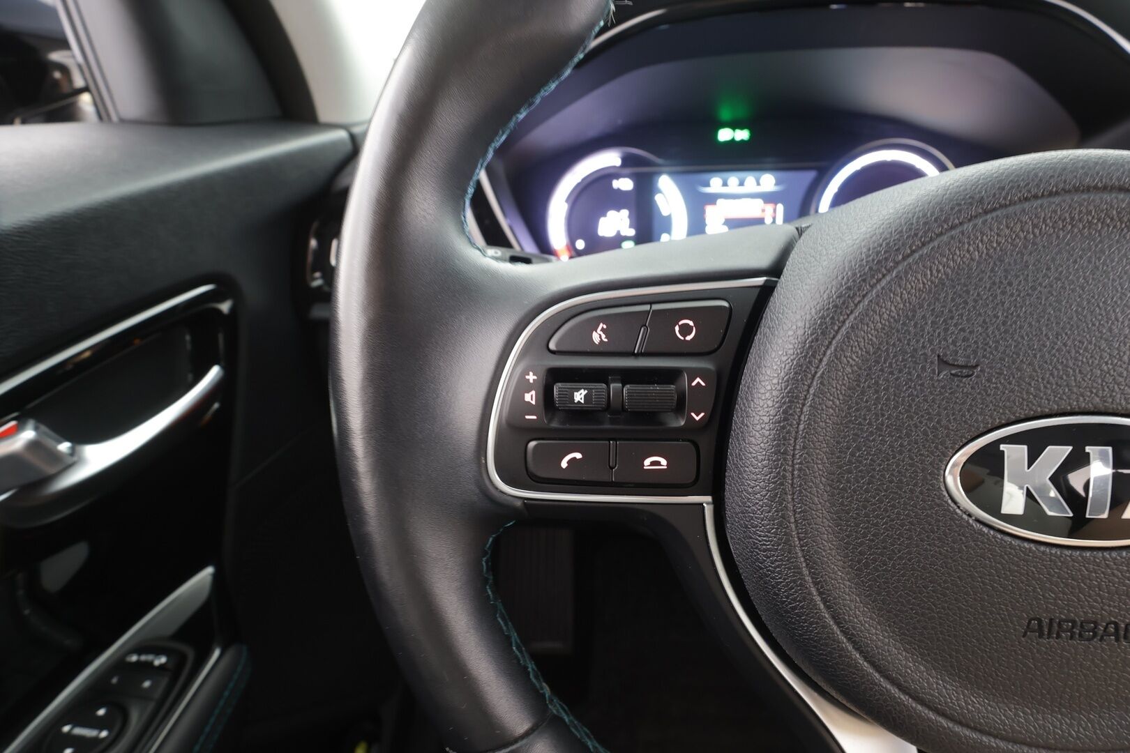KIA NIRO ELECTRIC 2021 64kWh 204hv Electric Advance - | ACC | ILP | Puolinahat | P.kamera | Lane Following Assist | Lämm. ratti | Apple & Android | Keyless | Merkkihuollot | ALV | 