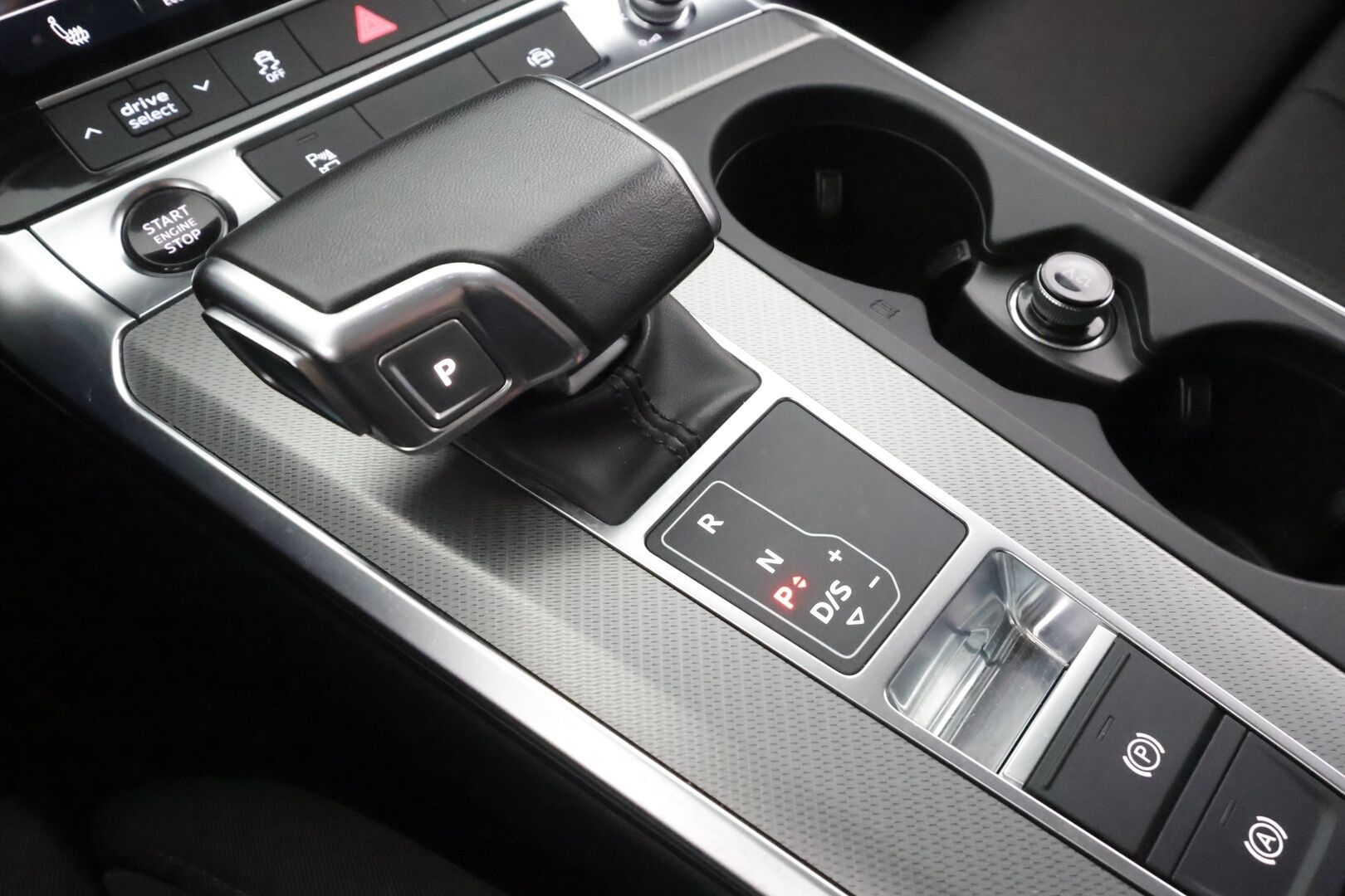 AUDI A6 2024 Avant 50 TFSI e quattro - | B&O | ACC | P.Kamera | Koukku | Matrix | Facelift | Sporttipenkit | Kaistavahti | Navi | Digimittaristo | Merkkihuollot | Kahdet renkaat |