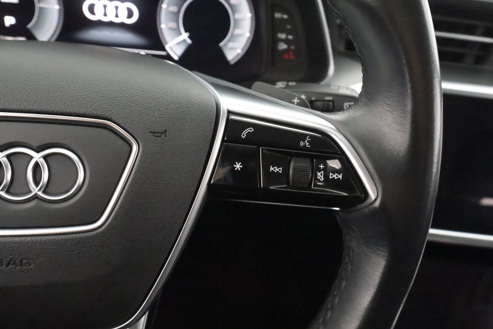 AUDI A6 2024 Avant 50 TFSI e quattro - | B&O | ACC | P.Kamera | Koukku | Matrix | Facelift | Sporttipenkit | Kaistavahti | Navi | Digimittaristo | Merkkihuollot | Kahdet renkaat |