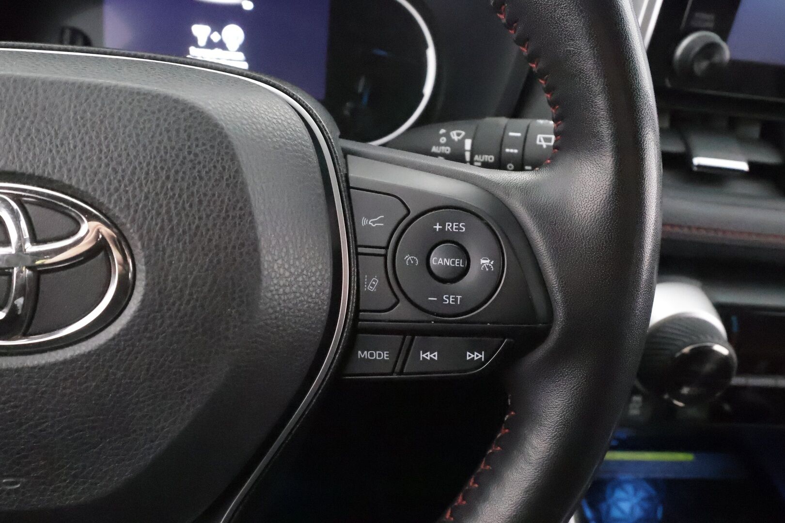 TOYOTA RAV4 PLUG-IN 2021 Hybrid 2,5 AWD-i Style - | ACC | Koukku | ILP | Puolinahat | Sähköpenkki | P.kamera | LTA | Apple & Android | Sähk. takakontti | Lämm. ratti | 2x renkaat aluin | 