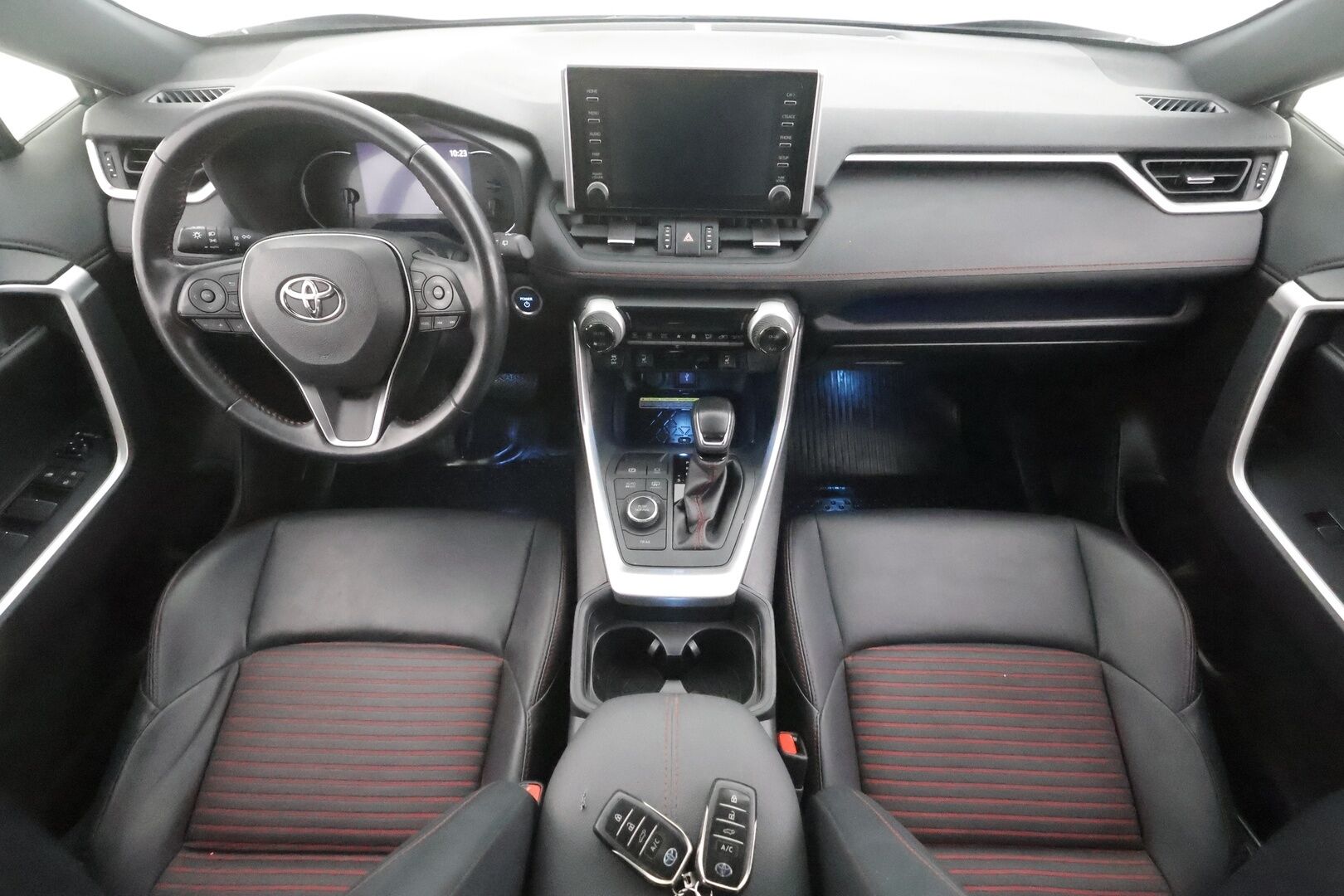 TOYOTA RAV4 PLUG-IN 2021 Hybrid 2,5 AWD-i Style - | ACC | Koukku | ILP | Puolinahat | Sähköpenkki | P.kamera | LTA | Apple & Android | Sähk. takakontti | Lämm. ratti | 2x renkaat aluin | 