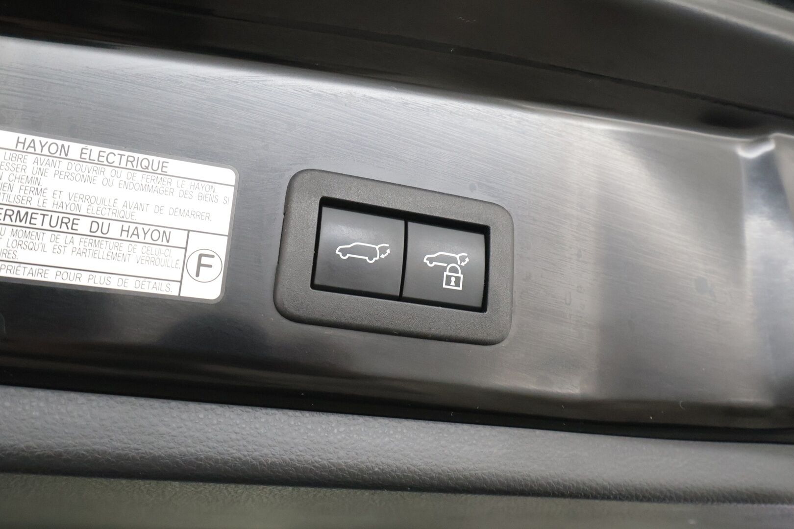 TOYOTA COROLLA CROSS 2023 2.0 Hybrid AWD-I Style - KATSO TÄMÄ HINTA! | ACC | Digimittaristo | Kamera | Keyless | LED | Lämm. ratti | Kaistavahti | BSM | Sähk. takaluukku | Apple & Android | Juuri huollettu