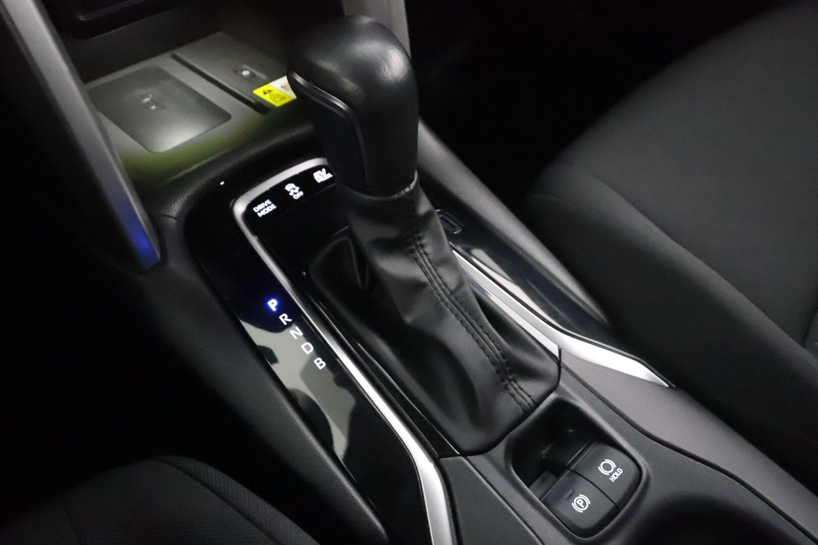 TOYOTA COROLLA CROSS 2023 2.0 Hybrid AWD-I Style - KATSO TÄMÄ HINTA! | ACC | Digimittaristo | Kamera | Keyless | LED | Lämm. ratti | Kaistavahti | BSM | Sähk. takaluukku | Apple & Android | Juuri huollettu