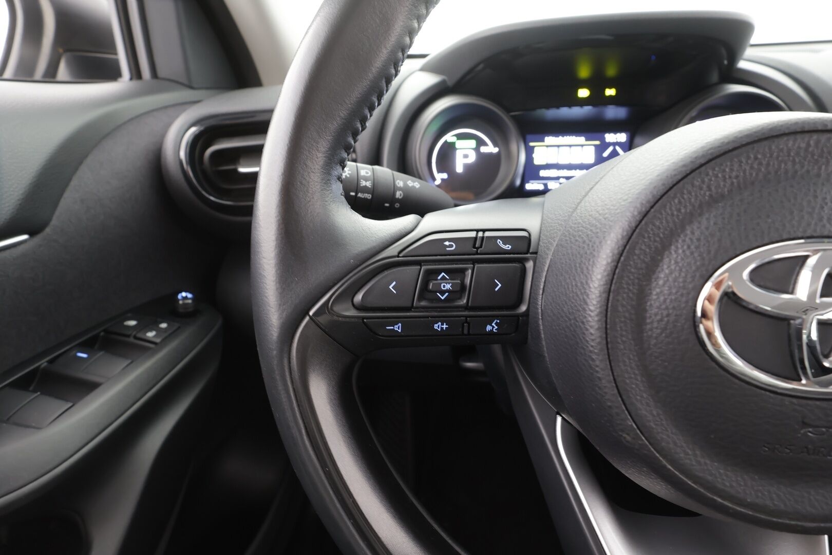 TOYOTA YARIS CROSS 2023 Intense 4x4 - | ACC | LTA | P.kamera | Apple & Android | Aut. pitkät | BT audio | PCS | Aut. ilmastointi | Merkkihuollot | 