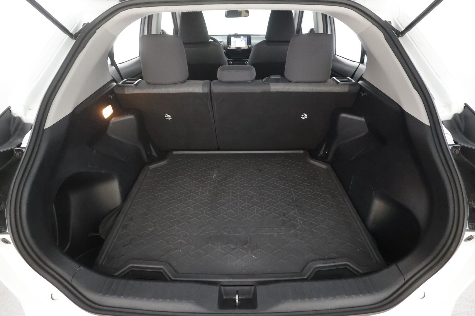 TOYOTA YARIS CROSS 2023 Intense 4x4 - | ACC | LTA | P.kamera | Apple & Android | Aut. pitkät | BT audio | PCS | Aut. ilmastointi | Merkkihuollot | 