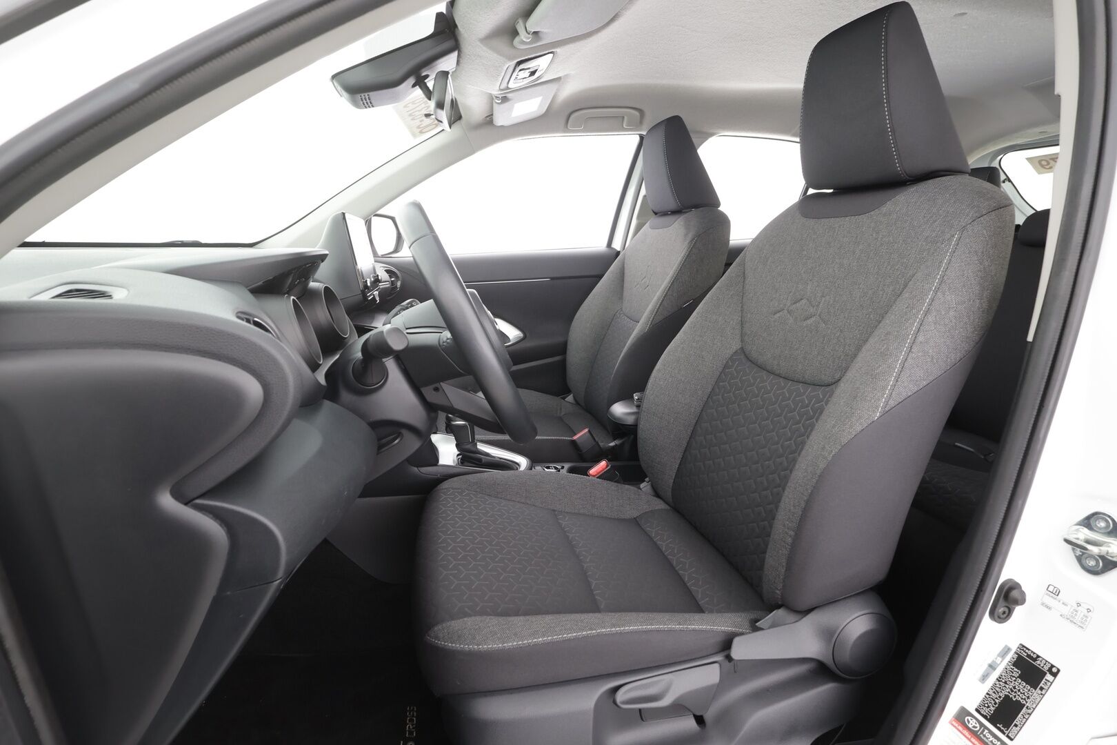 TOYOTA YARIS CROSS 2023 Intense 4x4 - | ACC | LTA | P.kamera | Apple & Android | Aut. pitkät | BT audio | PCS | Aut. ilmastointi | Merkkihuollot | 